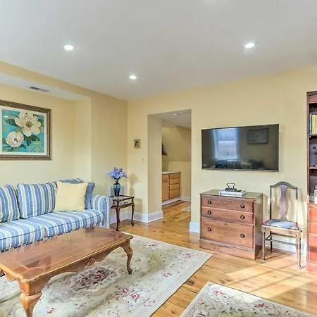Townhome In Leesburg Historic District!